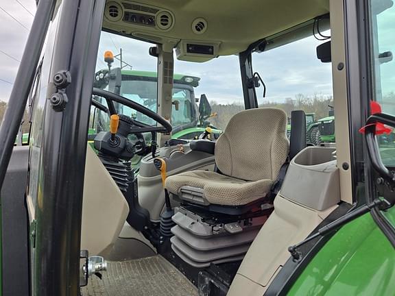Image of John Deere 5120M equipment image 4