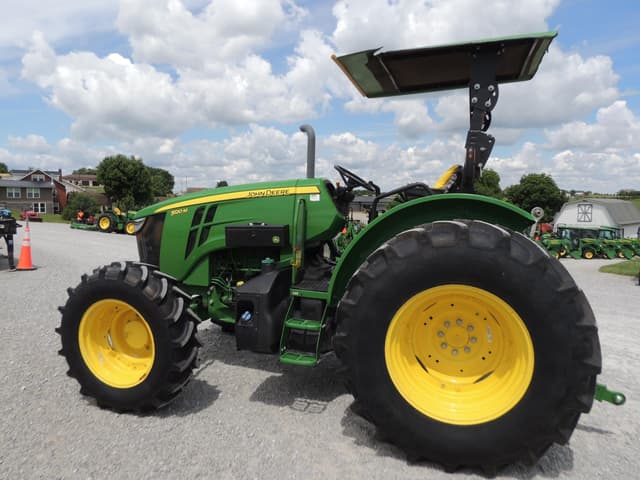 Image of John Deere 5120M equipment image 1