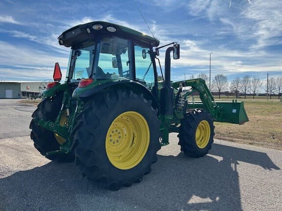 Image of John Deere 5120M equipment image 4