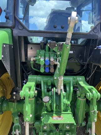 Image of John Deere 5120M equipment image 4