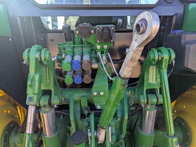 Image of John Deere 5120M equipment image 4