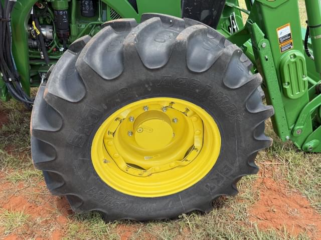 Image of John Deere 5130M equipment image 4