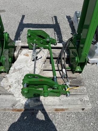 Image of John Deere 520M equipment image 4