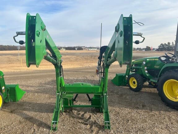 Image of John Deere 520M equipment image 4