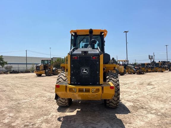 Image of John Deere 524P equipment image 4
