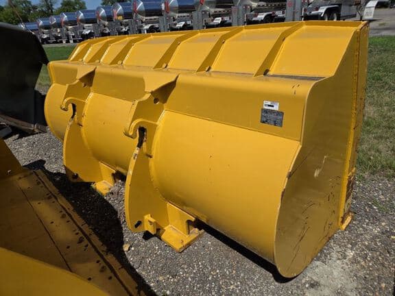 Image of John Deere Wheel Loader Bucket equipment image 4