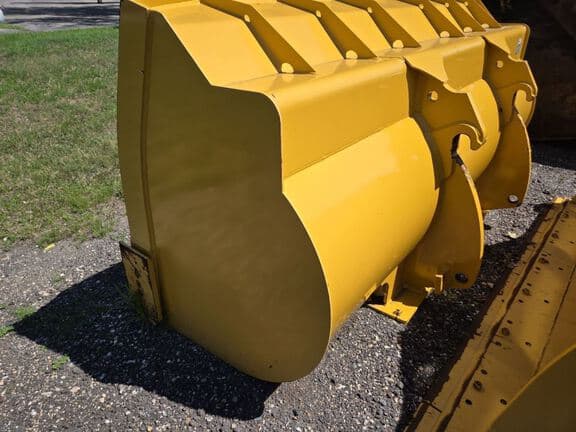Image of John Deere Wheel Loader Bucket equipment image 2