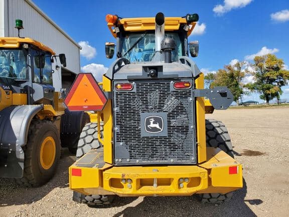 Image of John Deere 544P equipment image 3