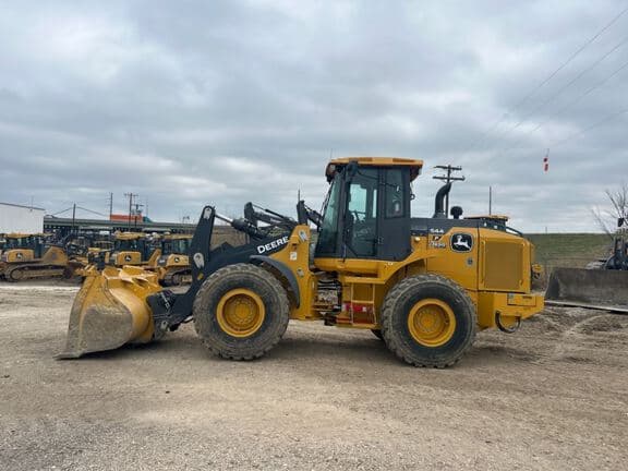 Image of John Deere 544P equipment image 1