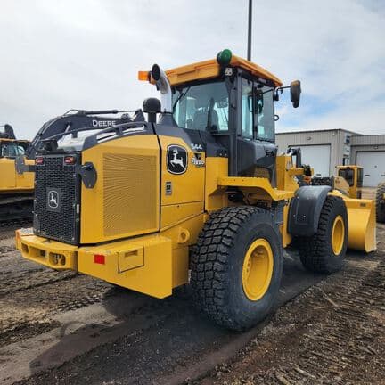 Image of John Deere 544P equipment image 2