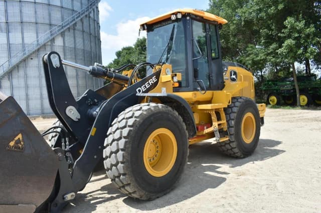 Image of John Deere 544P equipment image 1