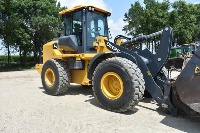 Image of John Deere 544P equipment image 2