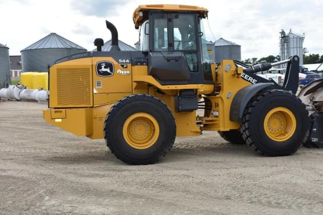 Image of John Deere 544P equipment image 3