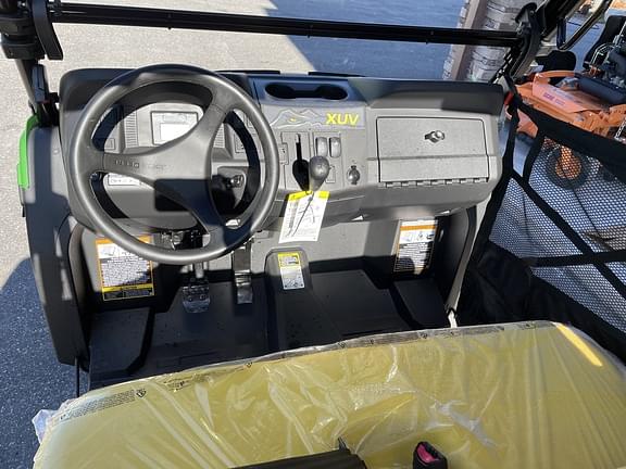 Image of John Deere XUV 560E equipment image 4