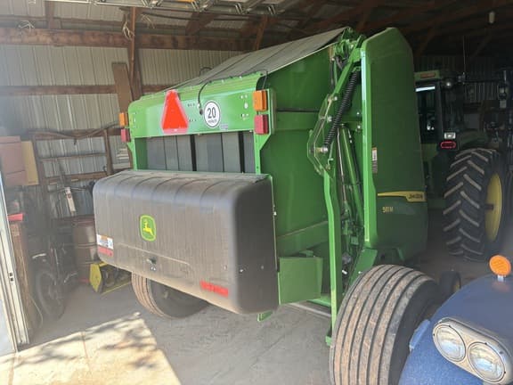 Image of John Deere 561M equipment image 3