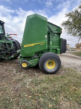 Image of John Deere 561M equipment image 4