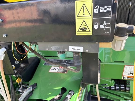 Image of John Deere 561M equipment image 4