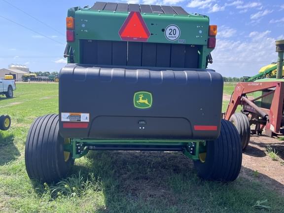 Image of John Deere 561M equipment image 4