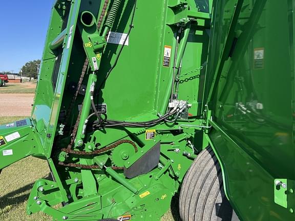Image of John Deere 561M equipment image 4