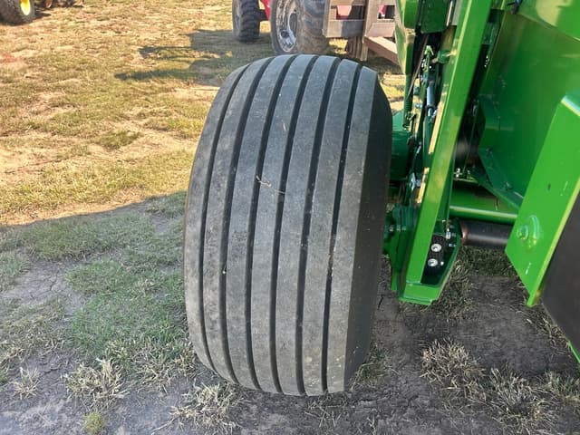 Image of John Deere 561M equipment image 4