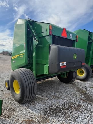 Image of John Deere 561M equipment image 4