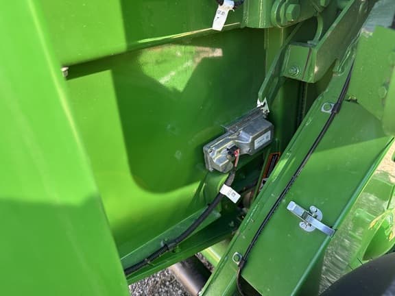 Image of John Deere 561M equipment image 4