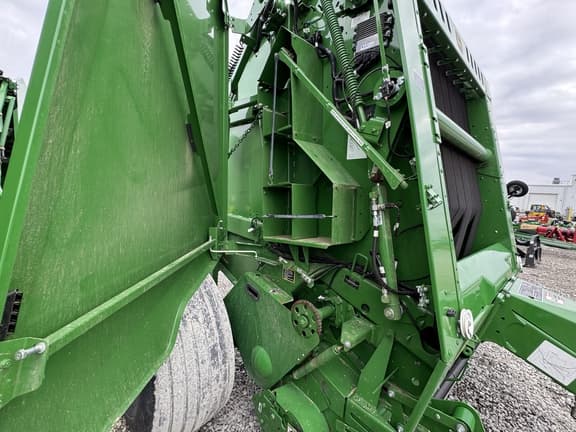 Image of John Deere 561M equipment image 2
