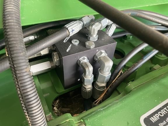 Image of John Deere 561M equipment image 4