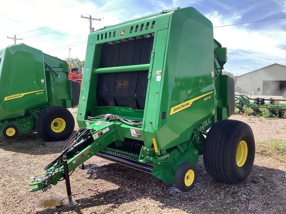 Image of John Deere 561M equipment image 2