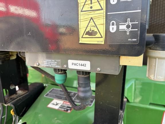 Image of John Deere 561M equipment image 4