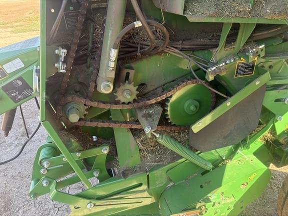 Image of John Deere 561M equipment image 4