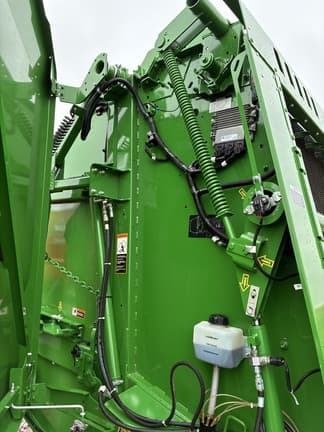 Image of John Deere 561M equipment image 3