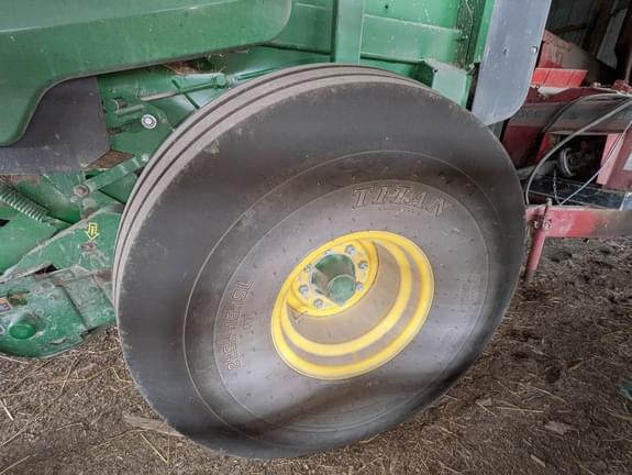 Image of John Deere 561M equipment image 3