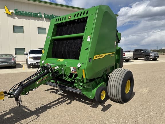 Image of John Deere 561M equipment image 3