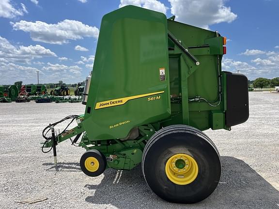 Image of John Deere 561M Silage Special equipment image 3