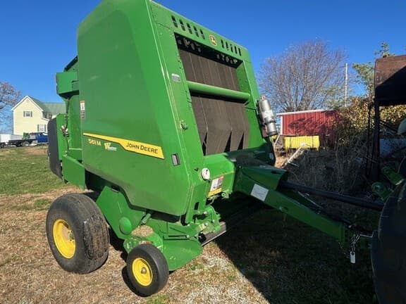 Image of John Deere 561M equipment image 4