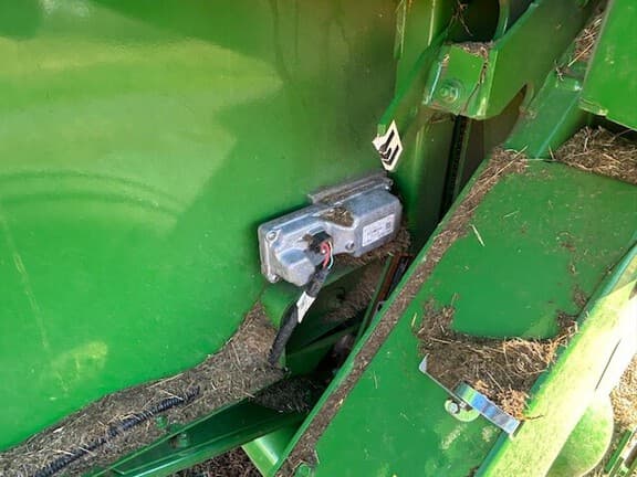Image of John Deere 561M equipment image 3