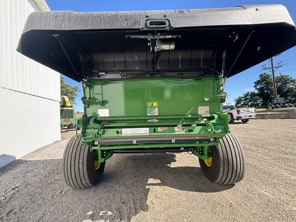 Image of John Deere 561R equipment image 4