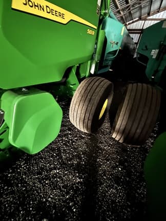 Image of John Deere 561R equipment image 4
