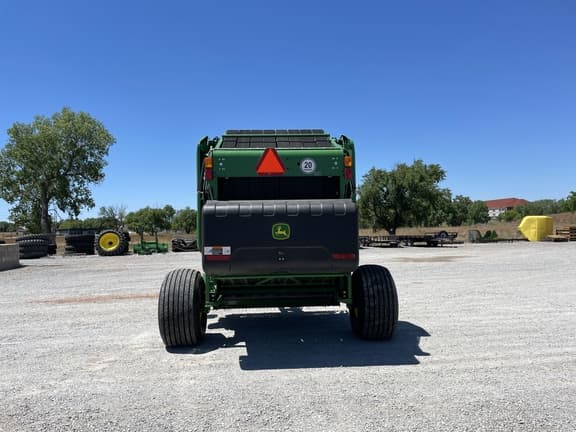 Image of John Deere 561R equipment image 3