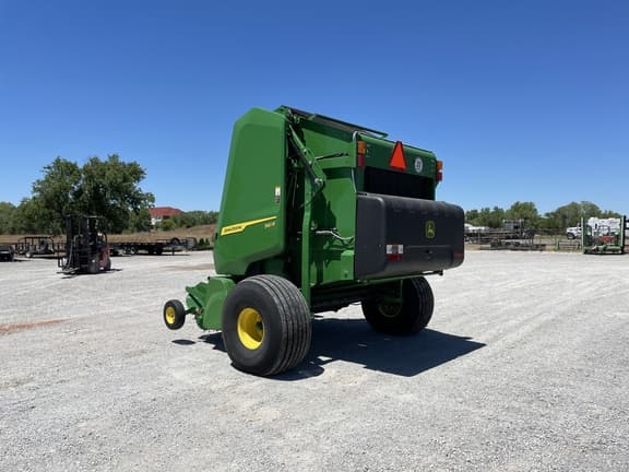 Image of John Deere 561R equipment image 2