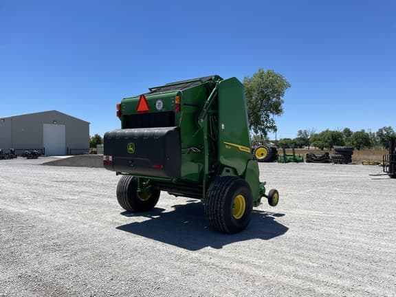 Image of John Deere 561R equipment image 4