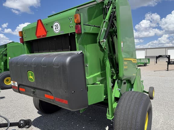 Image of John Deere 561R equipment image 4