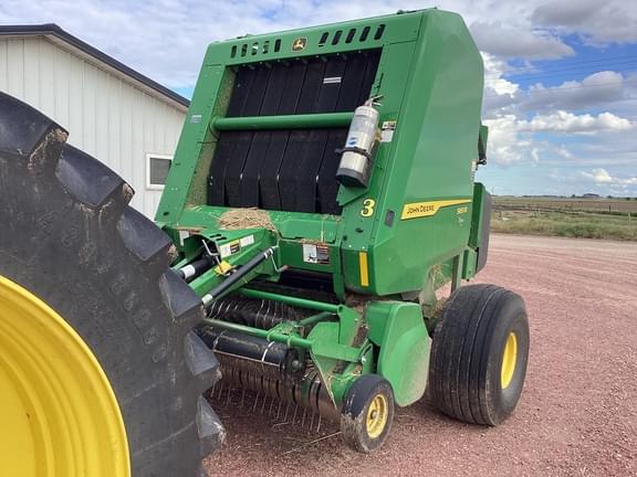 Image of John Deere 561R equipment image 1