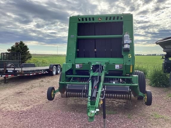 Image of John Deere 561R equipment image 3