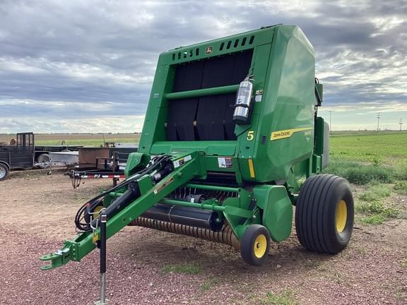 Image of John Deere 561R equipment image 2
