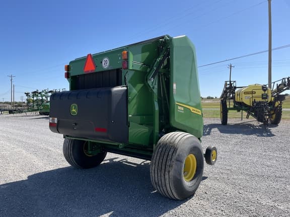 Image of John Deere 561R equipment image 4