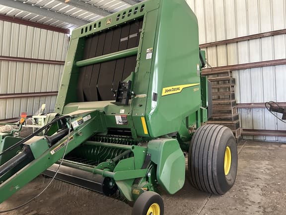 Image of John Deere 561R equipment image 3
