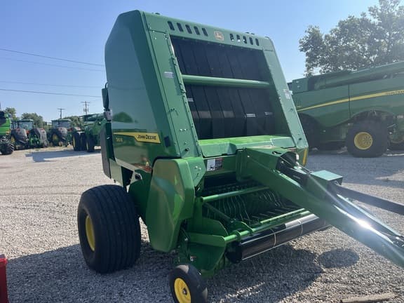 Image of John Deere 561R equipment image 4