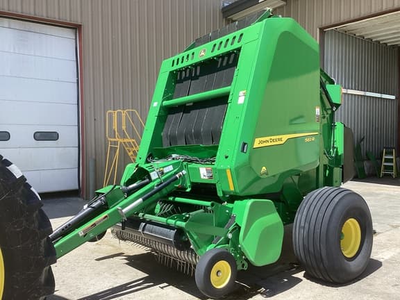 Image of John Deere 561R equipment image 2